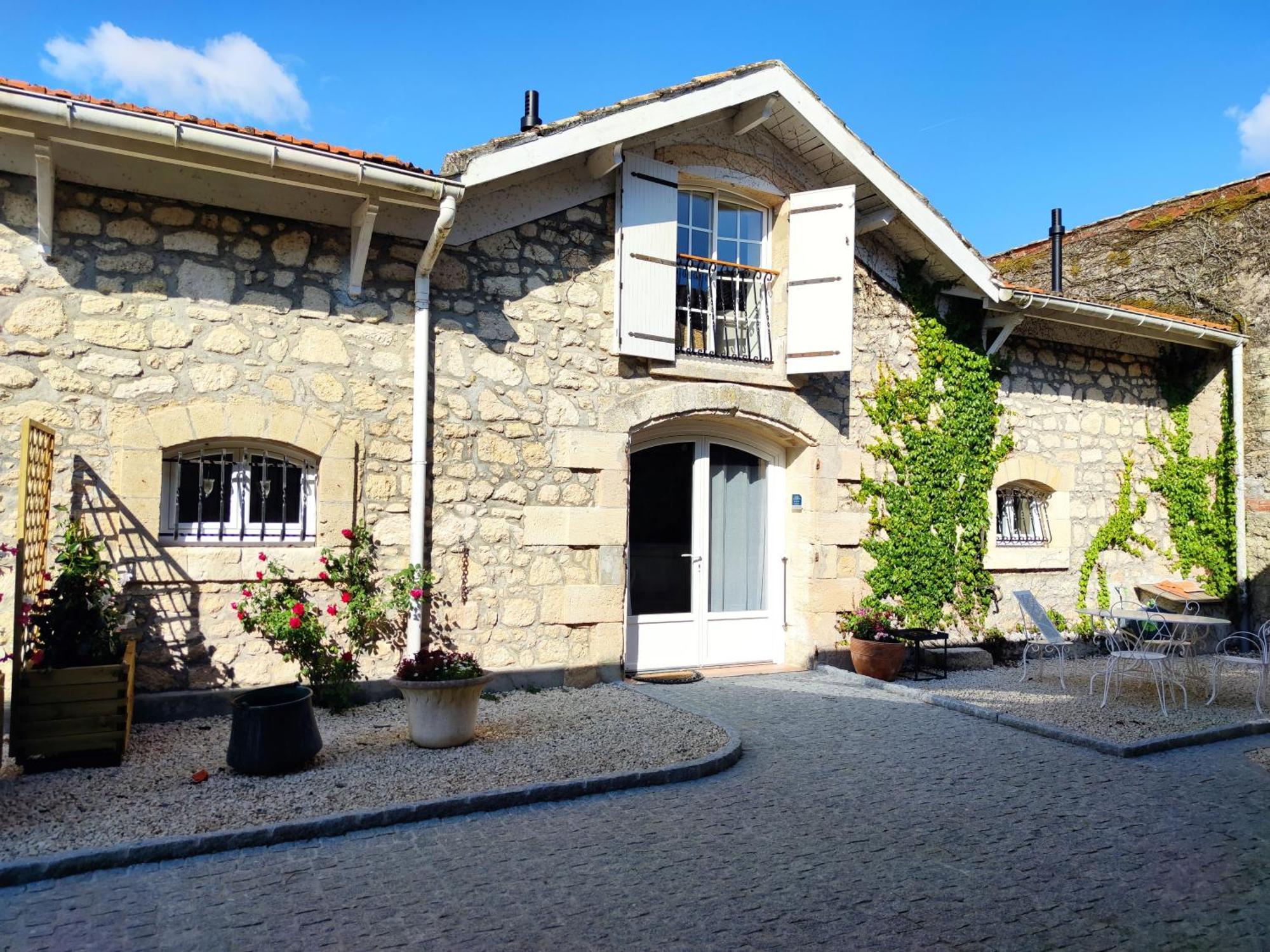 Villa Domaine Des Pres De Joussac - Protocole Sanitaire Strict Jau-Dignac-et-Loirac Exterior foto