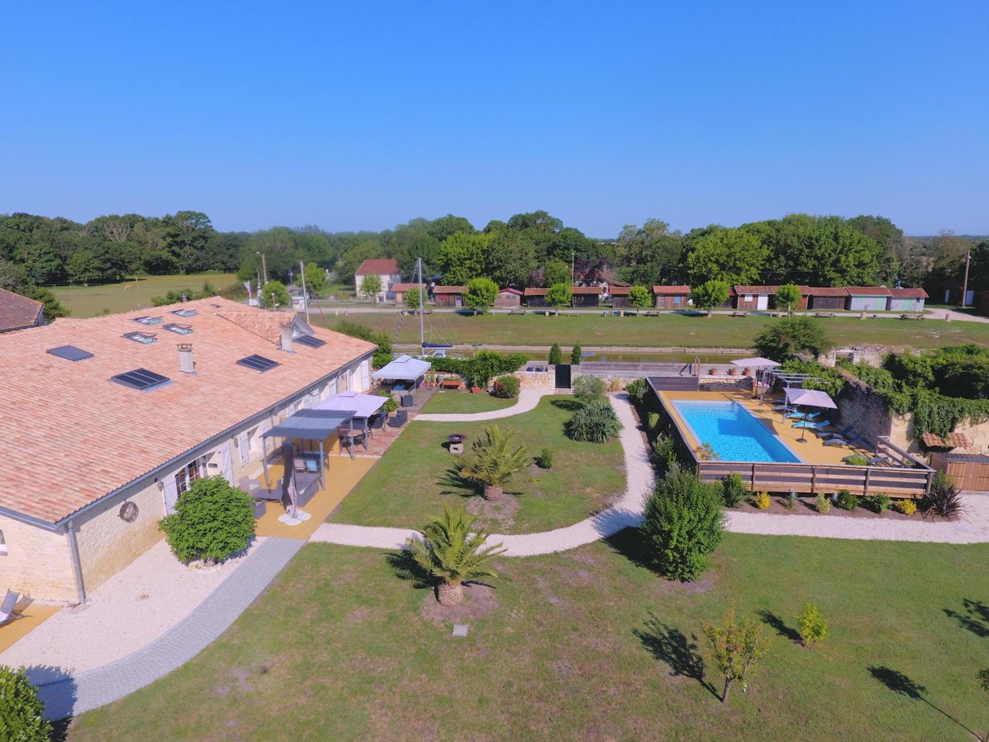 Villa Domaine Des Pres De Joussac - Protocole Sanitaire Strict Jau-Dignac-et-Loirac Exterior foto